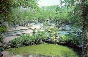 Cenote (Chichen-Itza )